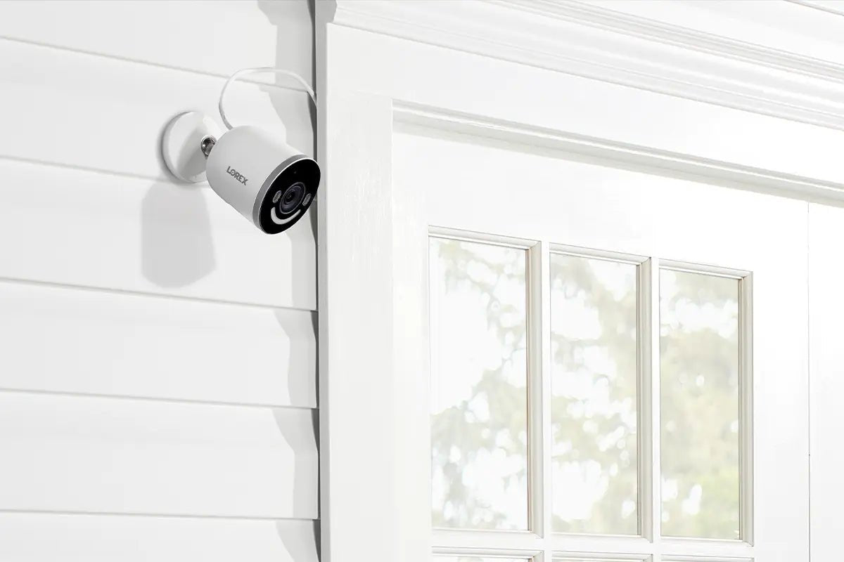 Lorex 4K Spotlight Indoor/Outdoor Wi-Fi 6 Security Camera with Smart Security Lighting - Lorex Technology Inc.