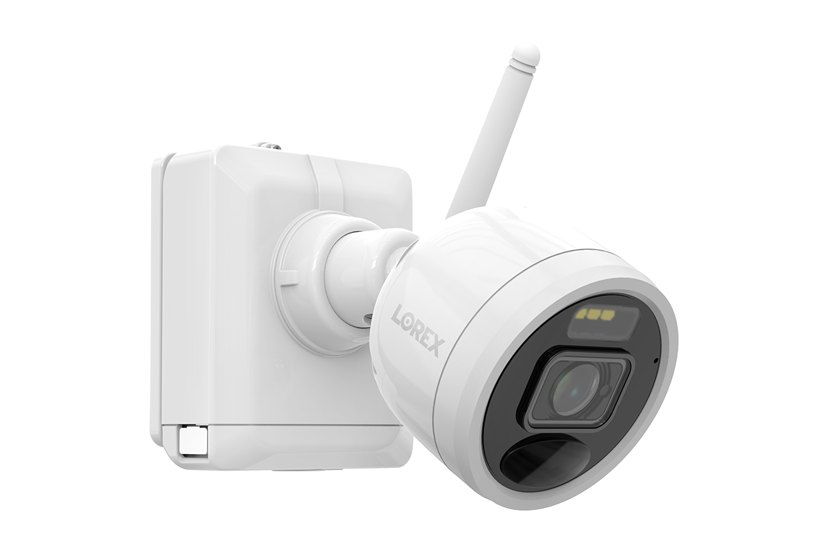 Lorex 2K (8 Camera Capable) Battery-Operated 32GB System with 4 Active Deterrence and Person Detection Cameras - Open Box