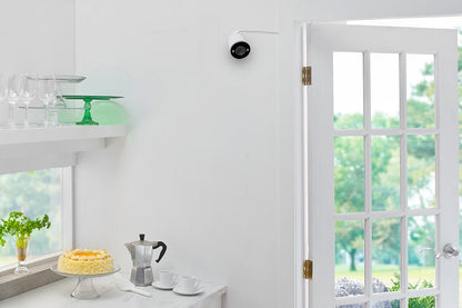 2K Spotlight Wi-Fi Security Camera Plus Sensor Kit - Lorex Technology Inc.
