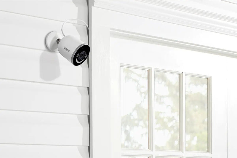 Lorex 4K Spotlight Indoor/Outdoor Wi-Fi 6 Security Camera with Smart Security Lighting - Lorex Technology Inc.