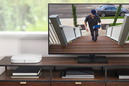 Lorex 8-channel Fusion NVR System with 4 Smart Deterrence Security Cameras - Lorex Technology Inc.