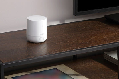 Lorex Smart Home Security Center with Two 2K Battery Cameras and Range Extender - Lorex Technology Inc.